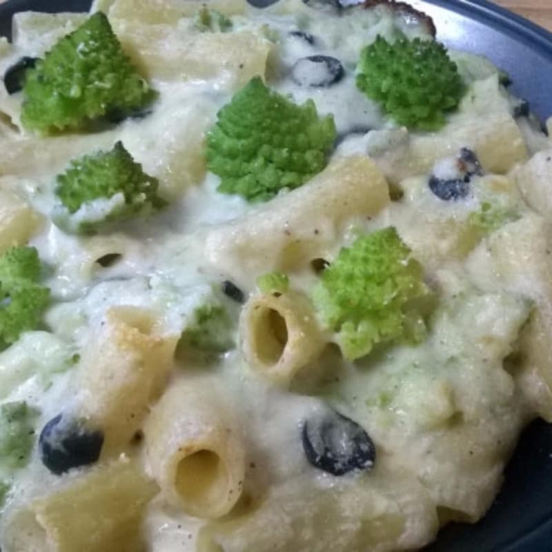 pasta al horno con brócoli romanesco