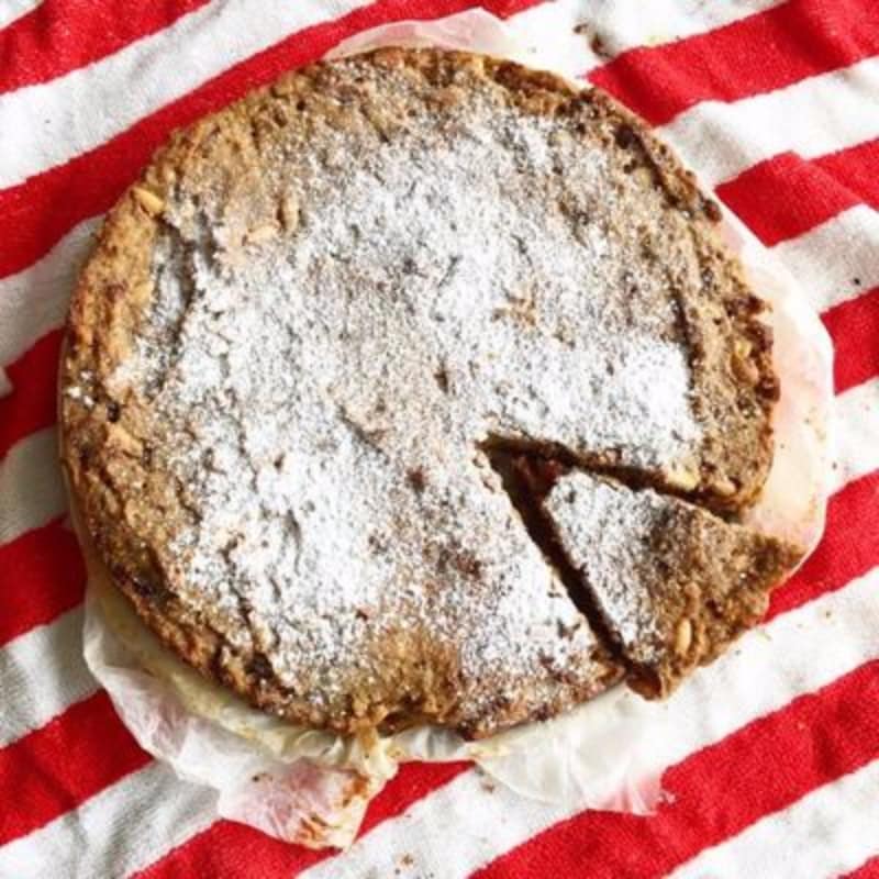 Torta rustica con fichi secchi, pinoli e noci