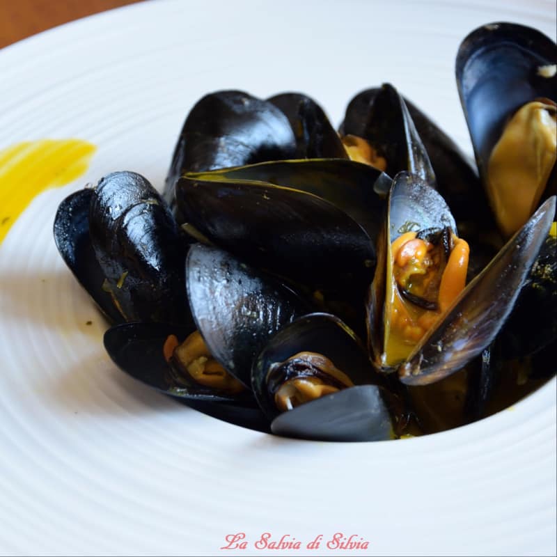 Saffron mussels