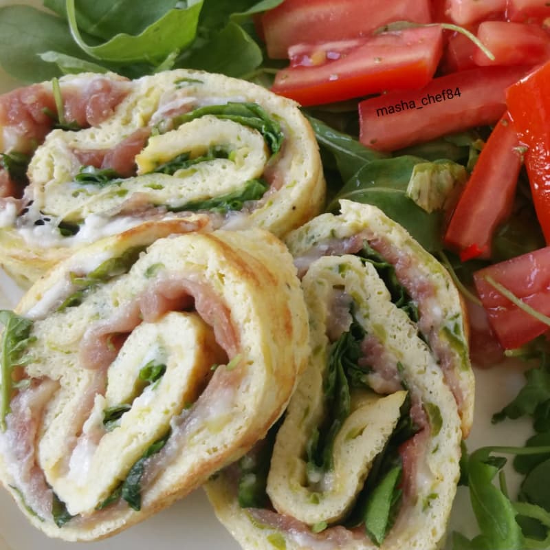 Omelette roll with zucchini