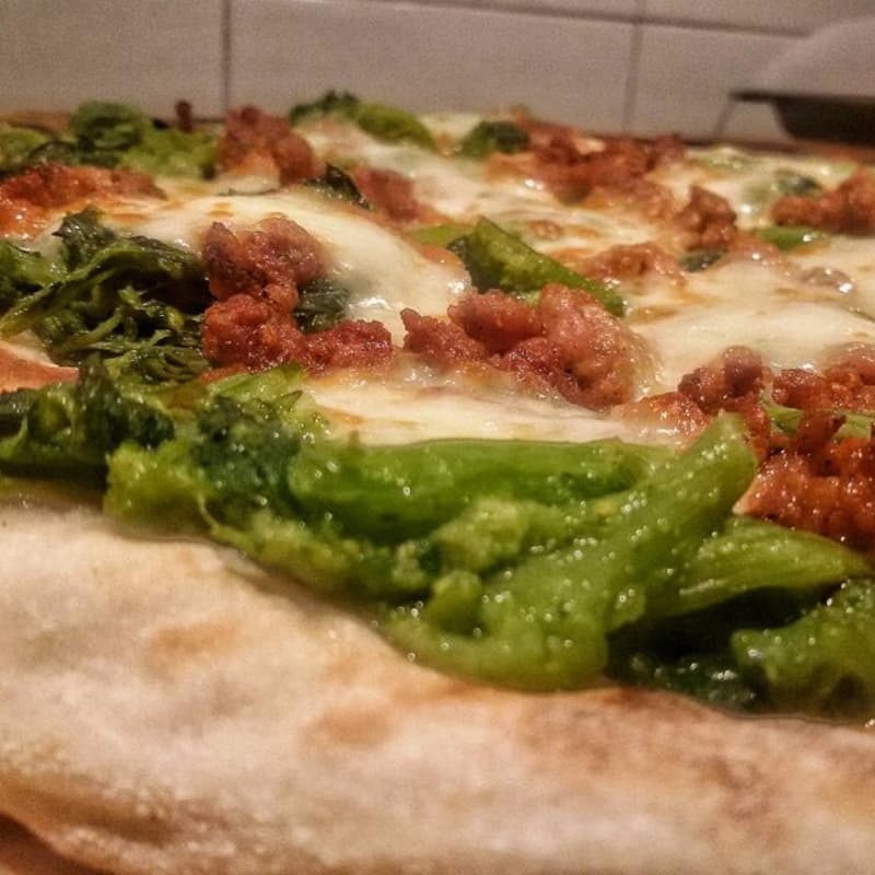 pizza de salchicha y friariellii