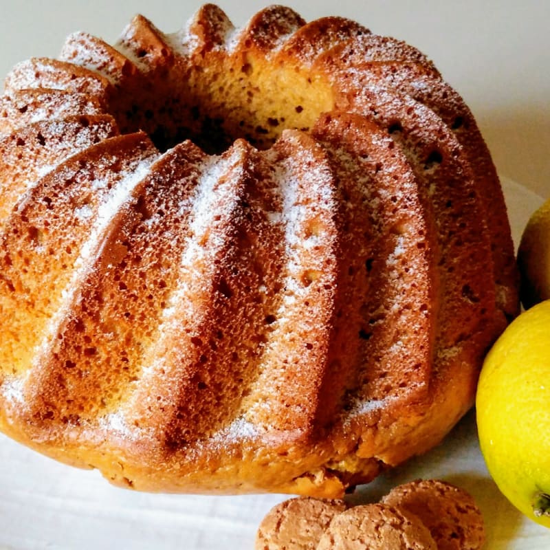 Ciambella morbida amaretti e limone