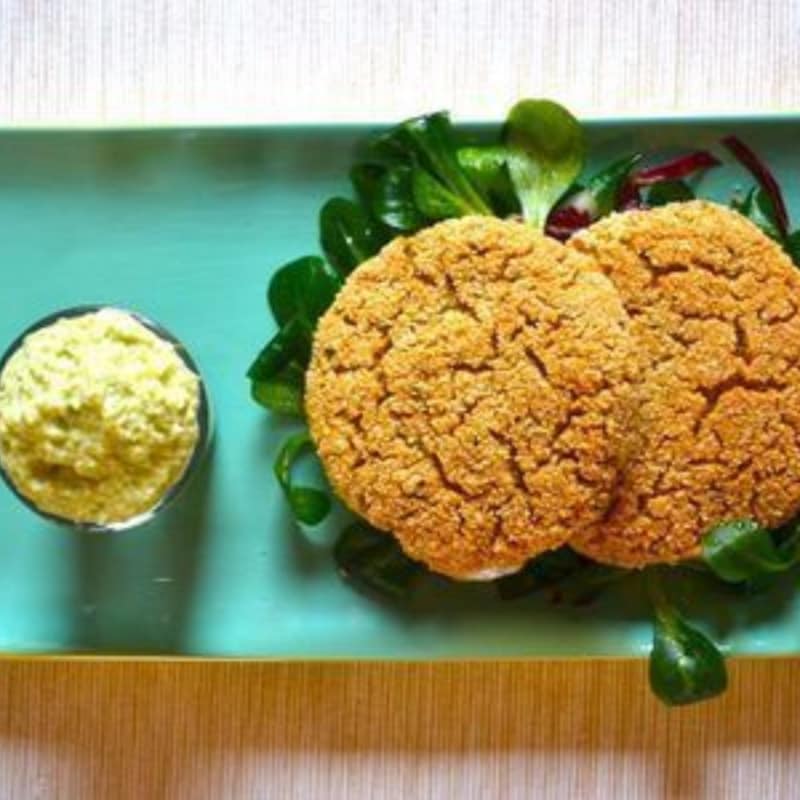 garbanzos hamburguesa y quinua real, al horno con mayonesa de aguacate