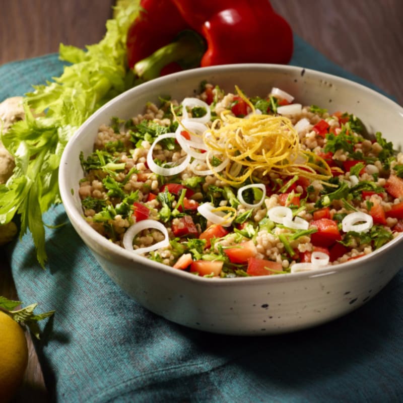 ensalada de cuscús de verano con las hierbas