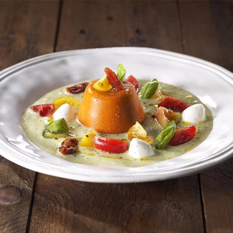 Caprese sconvolta con flan di pomodori