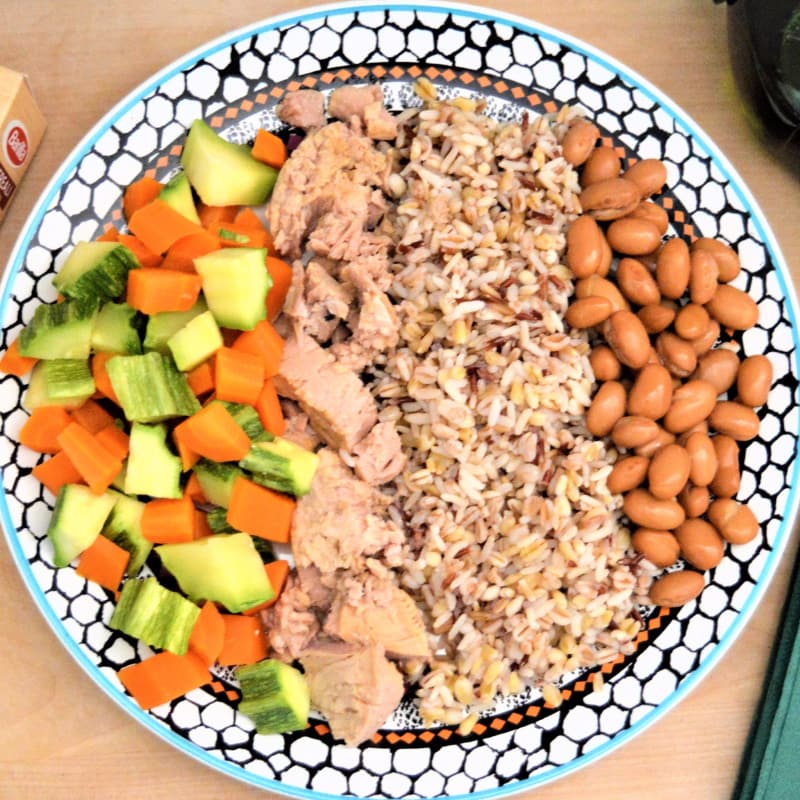 Mix of cereals with borlotti beans, tuna and steamed vegetables