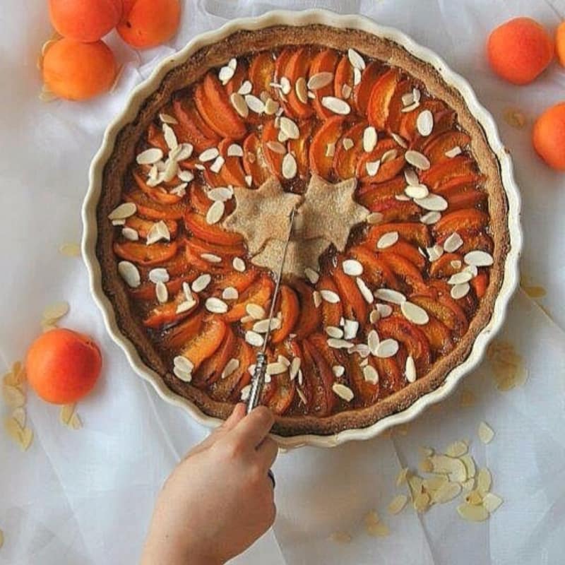 Sprout tart with apricots