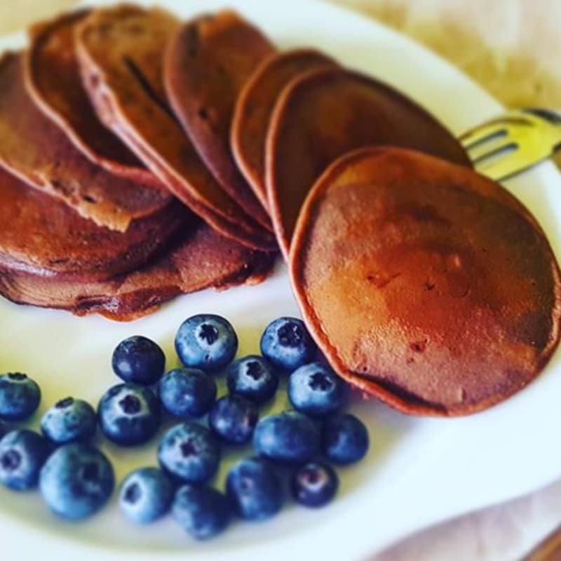 Pancake al cioccolato con banana