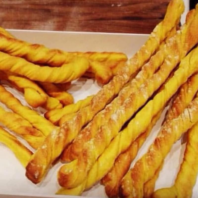 Curcuma and pecorino biscuits