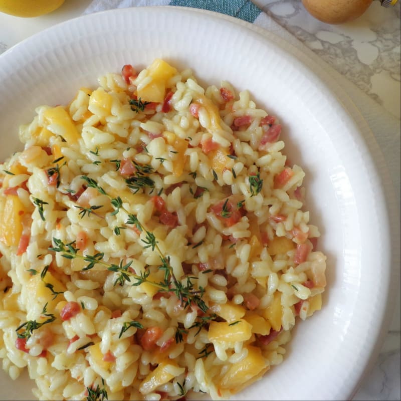 Risotto con manzanas, tocino y tomillo