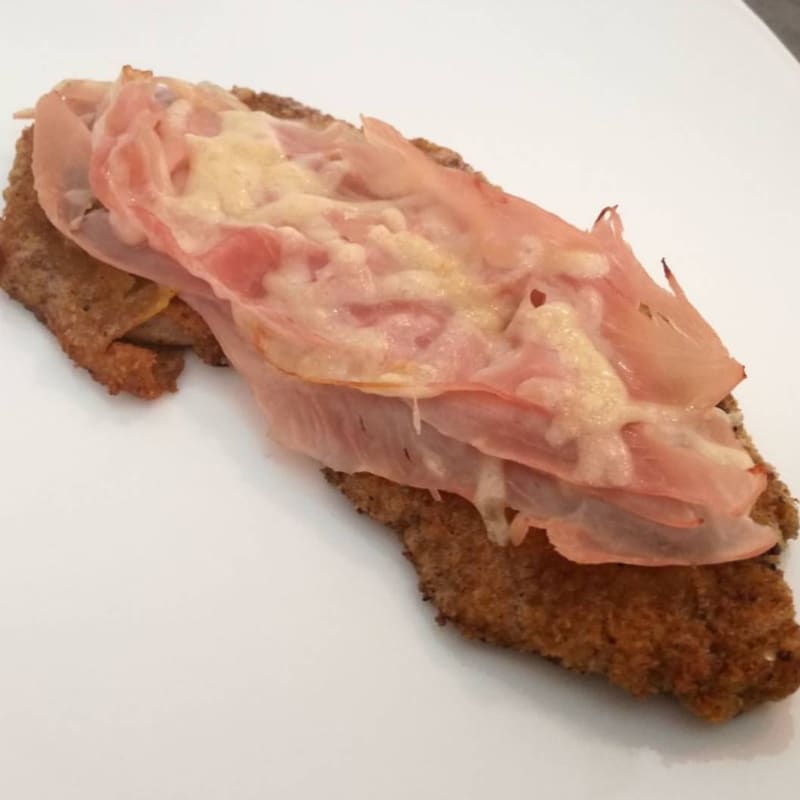 Cotoletta alla bolognese