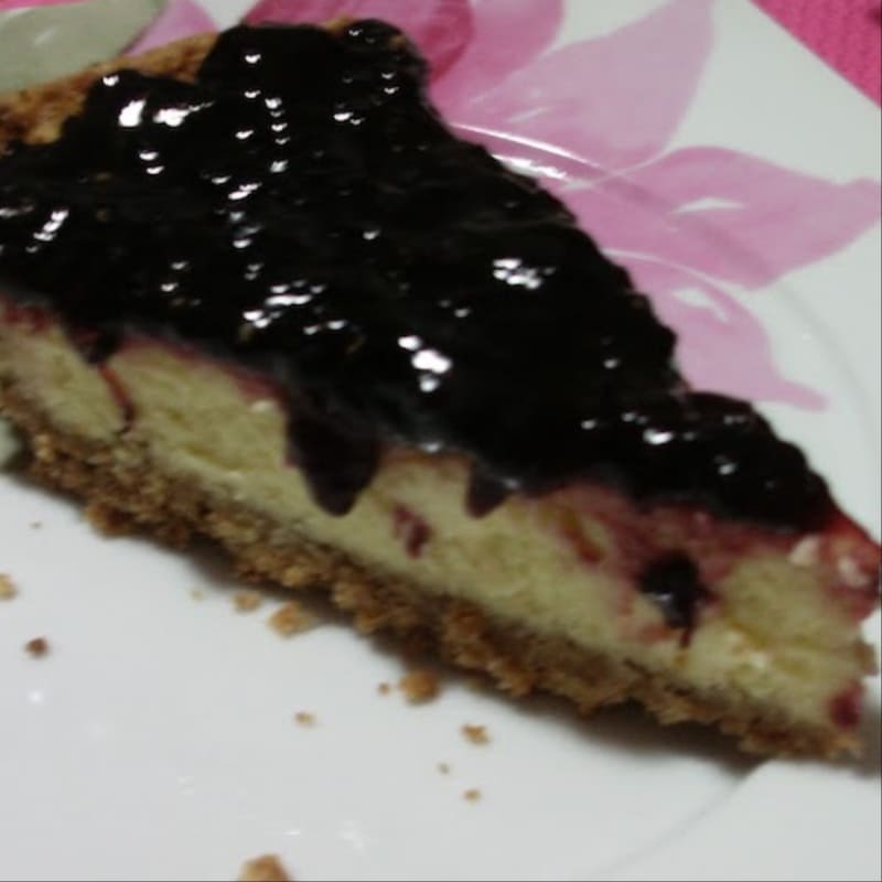 Cheesecake with cherry jam