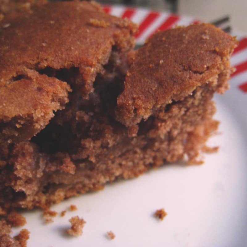 veganos pastel de jengibre peras y avellanas