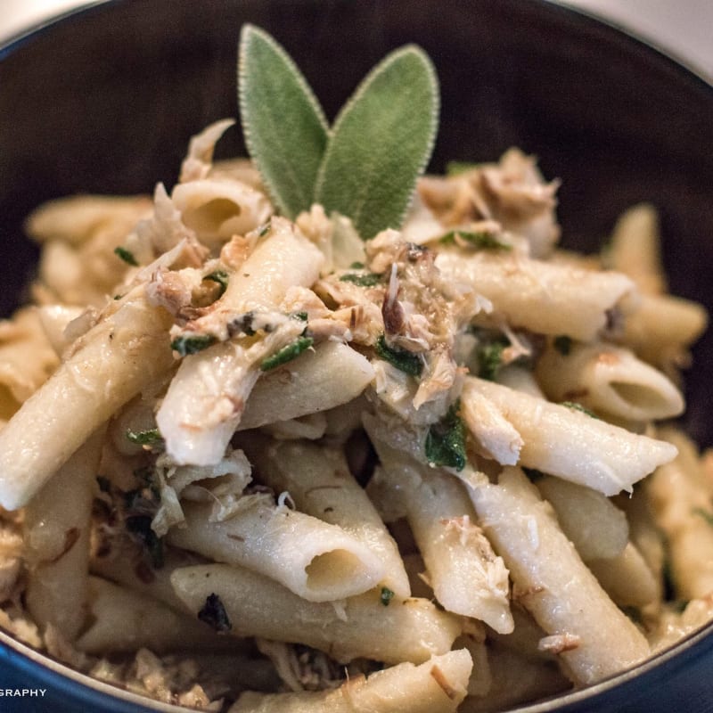 Pasta con atún y Sage