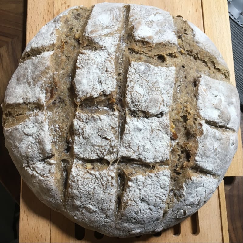 Pan de espelta a los frutos secos