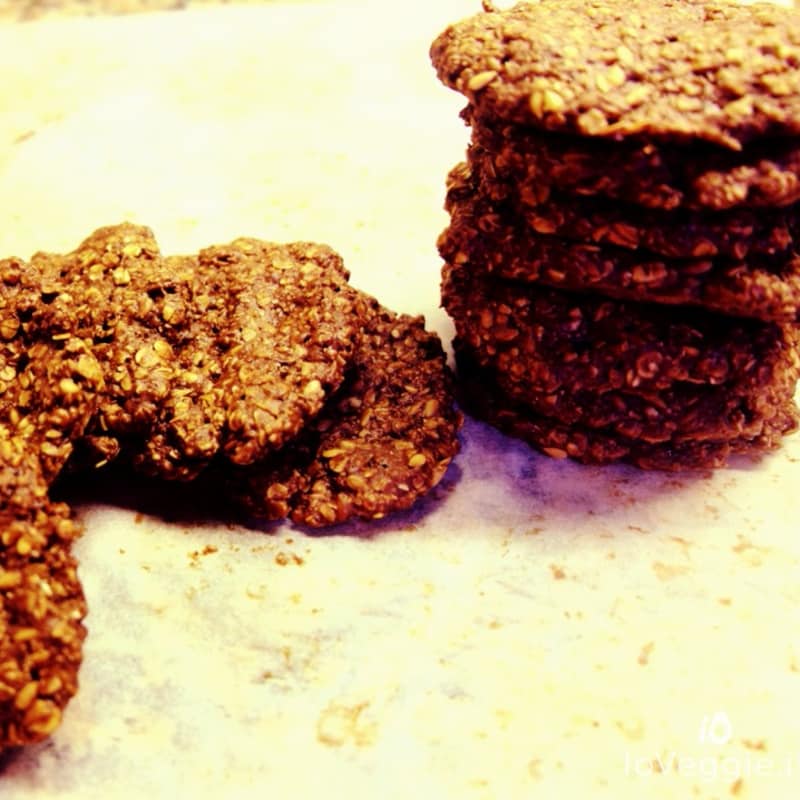 Rustic biscuits of bran, flax seeds and cocoa