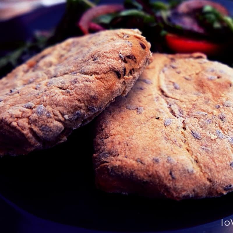 Burger of red lentils and flax seeds