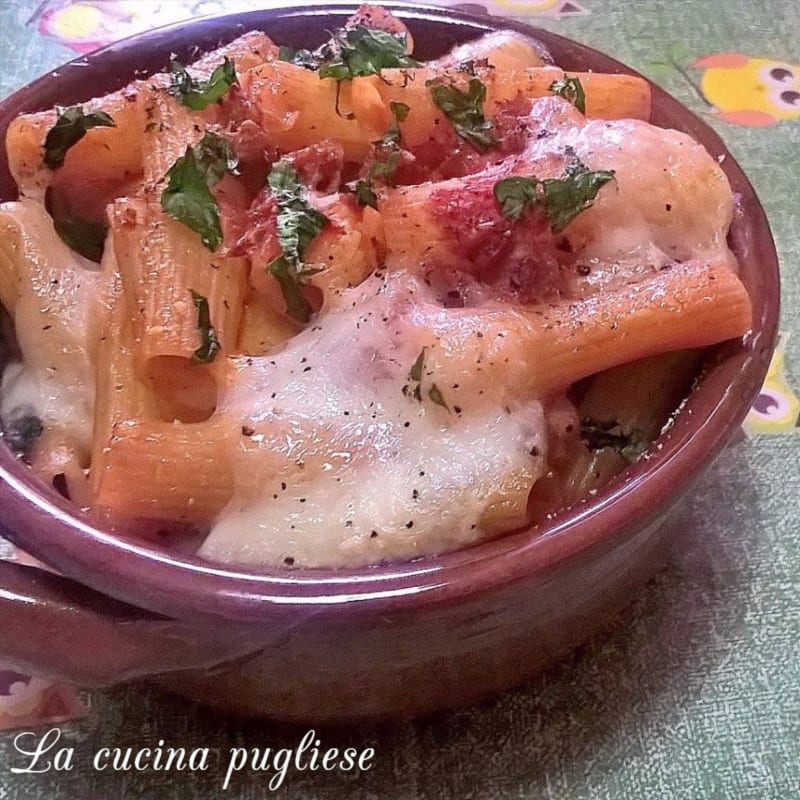 Al horno pasta con salchichas