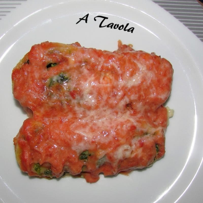 Rollo de pasta rellena de huevo