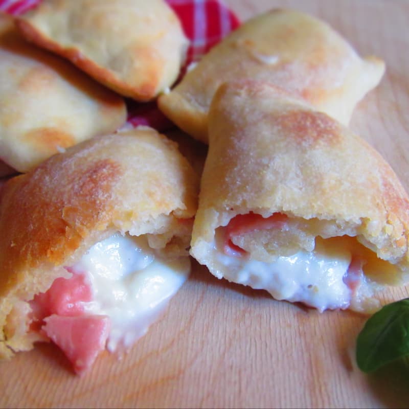 Fagottini Di Focaccia Con Prosciutto Cotto E Crescenza