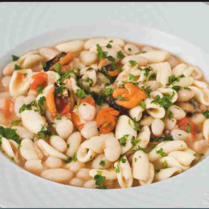 Cavatelli con frijoles y mejillones