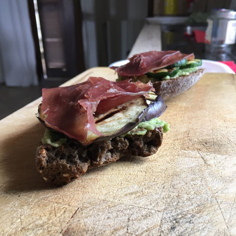 Toast with avocado, vegetables and bresaola