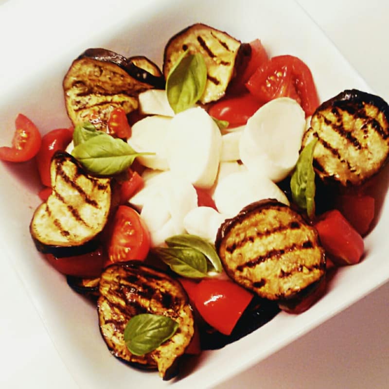 Summer mozzarella salad