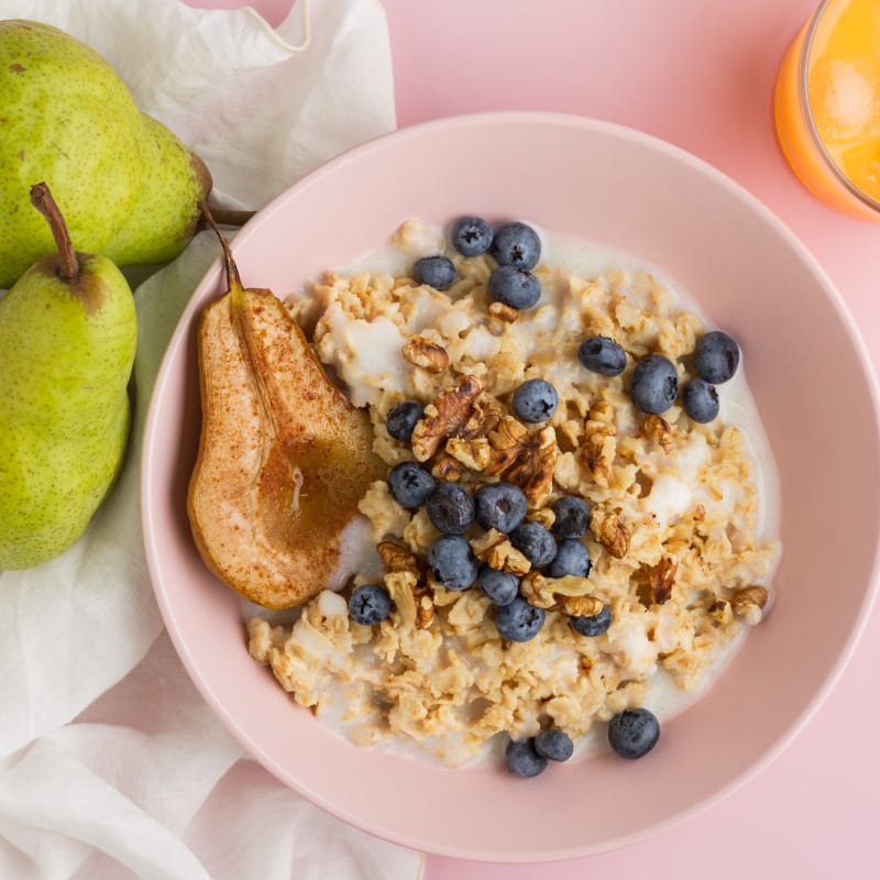 Porridge with pears and walnuts