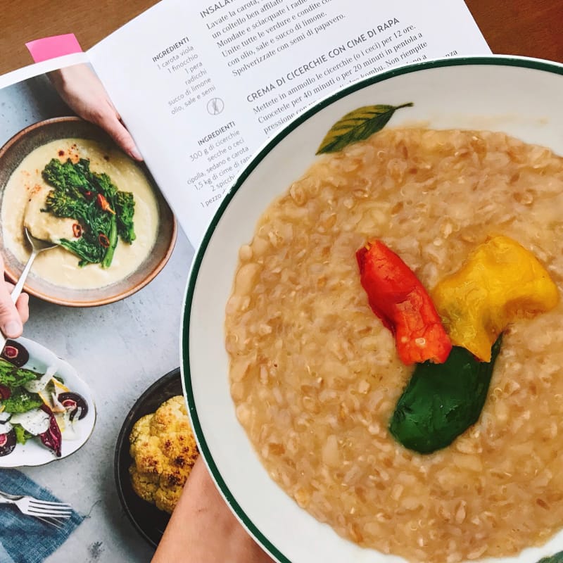 Crema di fagioli cannellini, con farro e peperoni tricolore