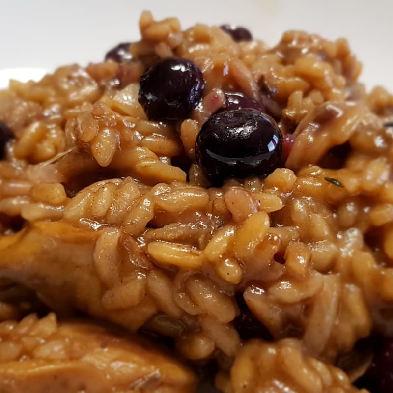 Risotto con setas y arándanos.