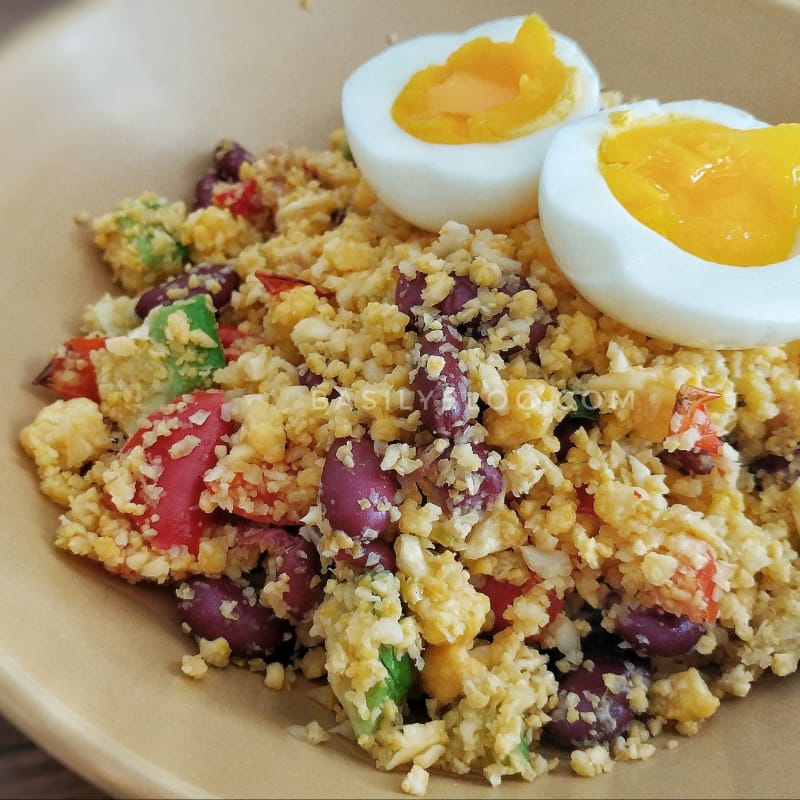 Cauliflower couscous with avocado, beans, peppers and eggs