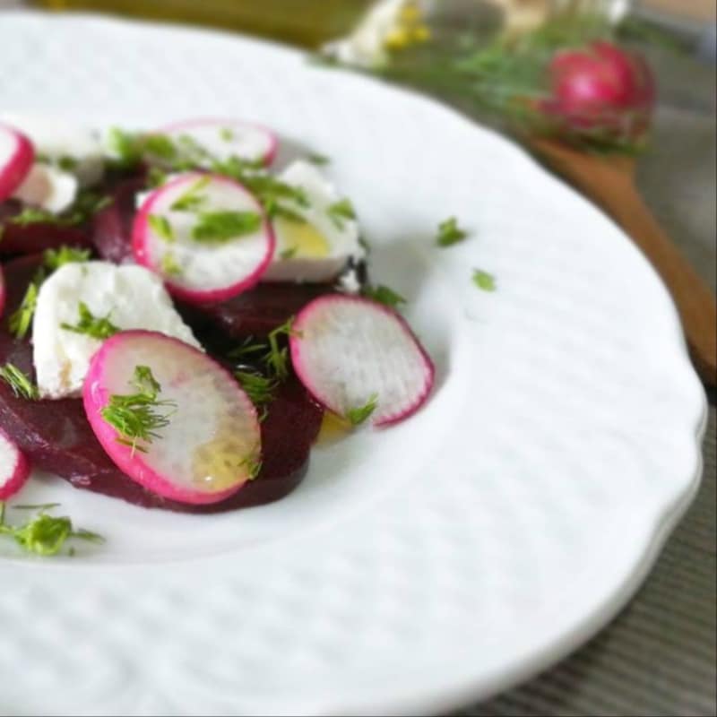 Cut of red turnip with goat cheese