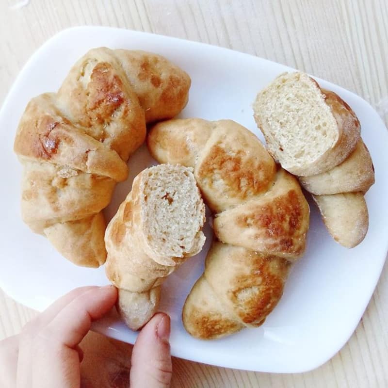 Light Brioches with Almonds