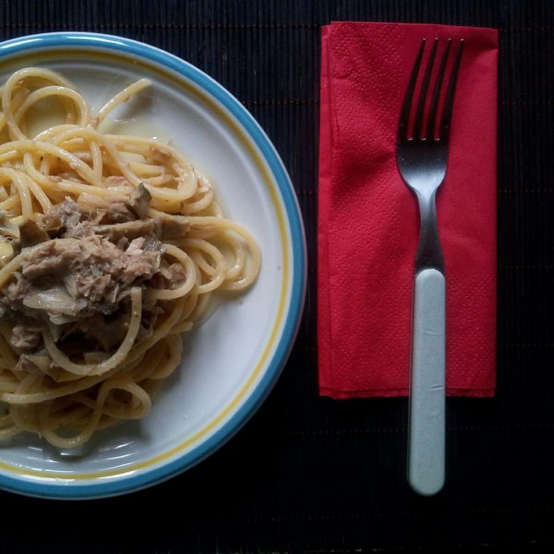 Square spaghetti with artichokes and tuna