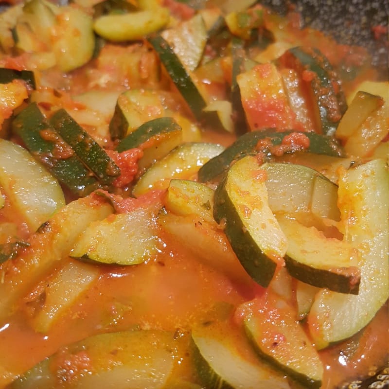 Zucchini with sauce