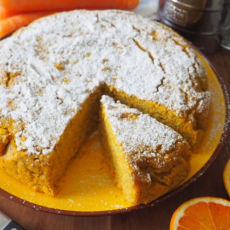 Tarta vegana con naranjas y zanahorias