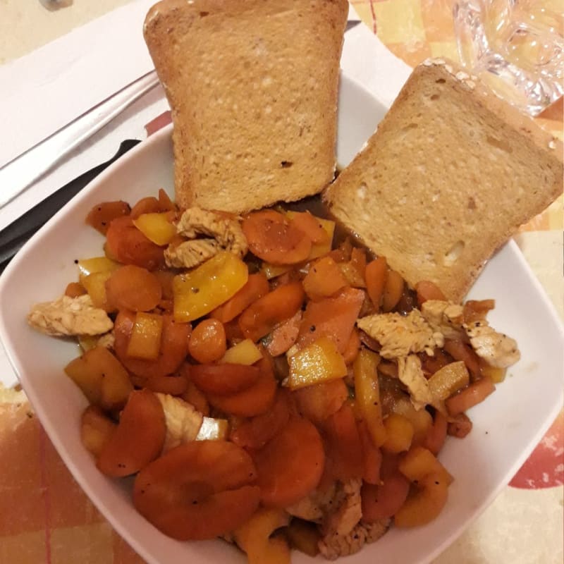 Pechuga De Pavo Con Pimientos Y Zanahorias