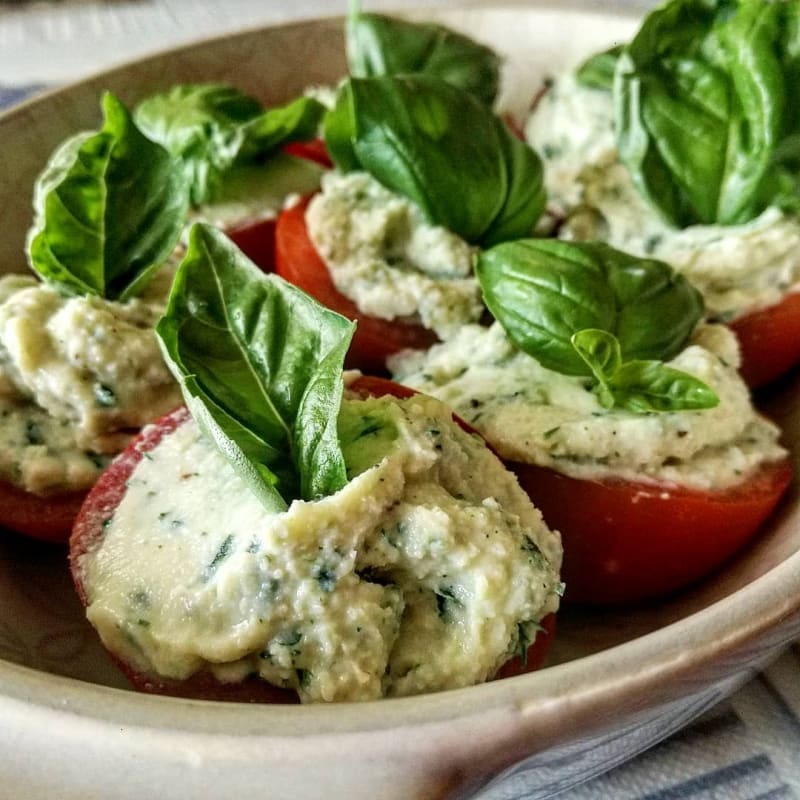 Ripienob tomates con mousse de ricotta y pavo asado