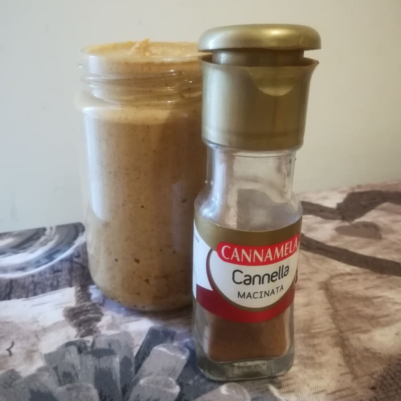 Mantequilla de maní natural aromatizada con canela