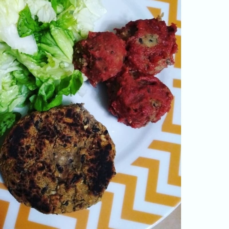 Burger o polpette di riso venere e fagioli