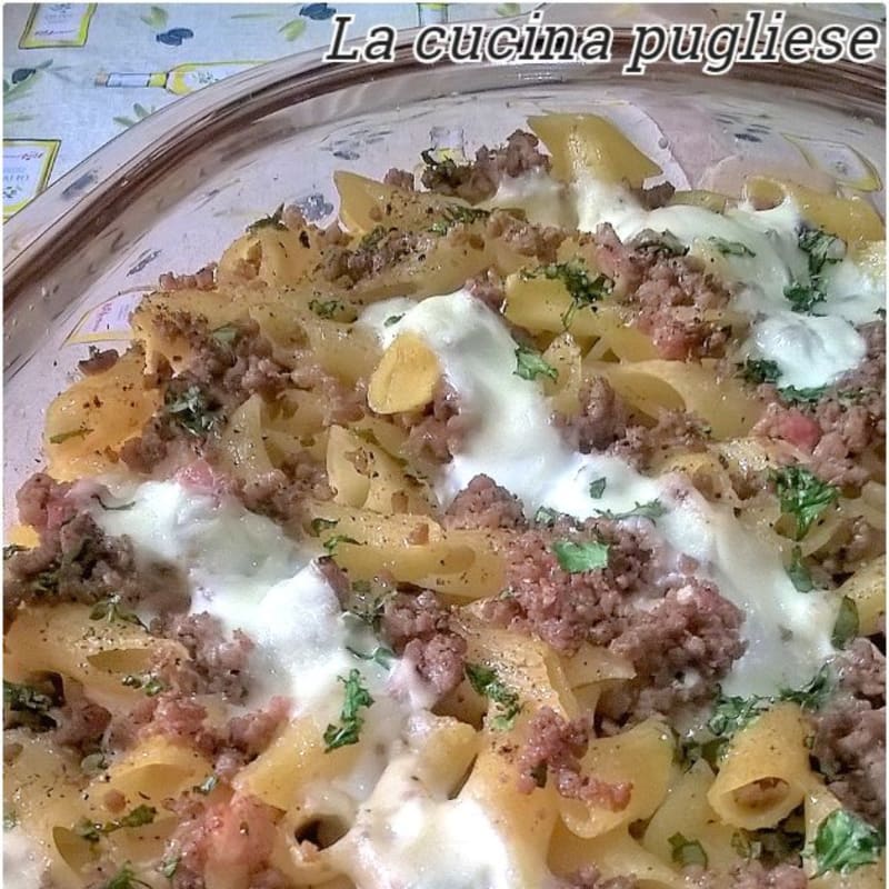 Baked pasta with pancetta and bechamel ground beef