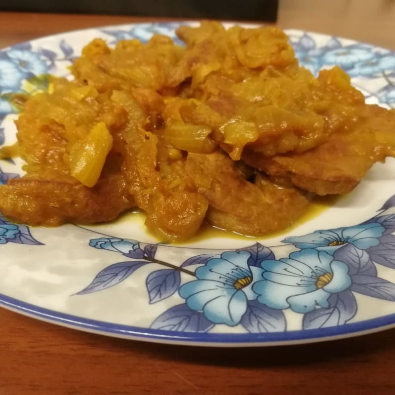 Veal liver with spicy onions and pumpkin