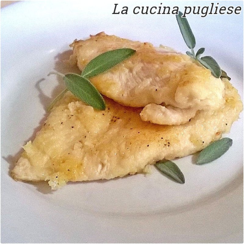 Petti di pollo al burro e salvia