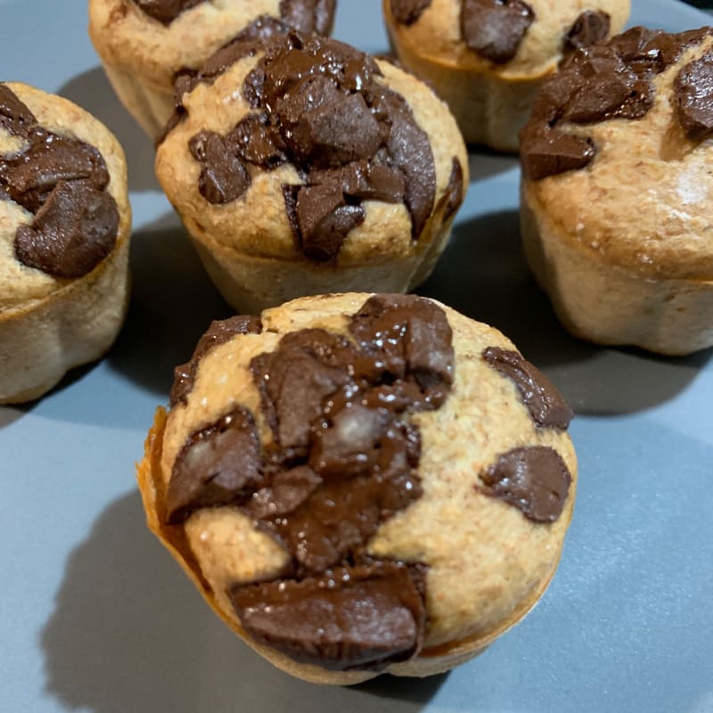 Whole wheat muffins with dark chocolate