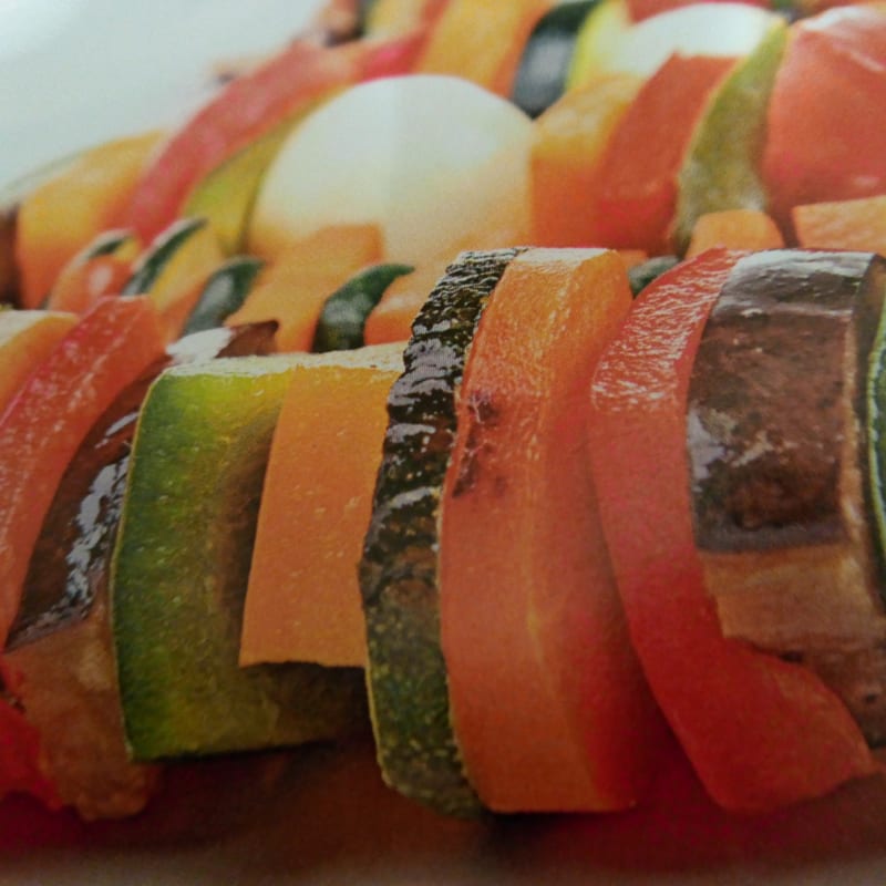 Skewers of vegetables and mozzarella