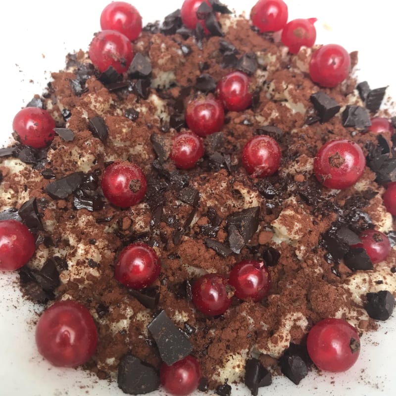 Porridge di ribes e cioccolato