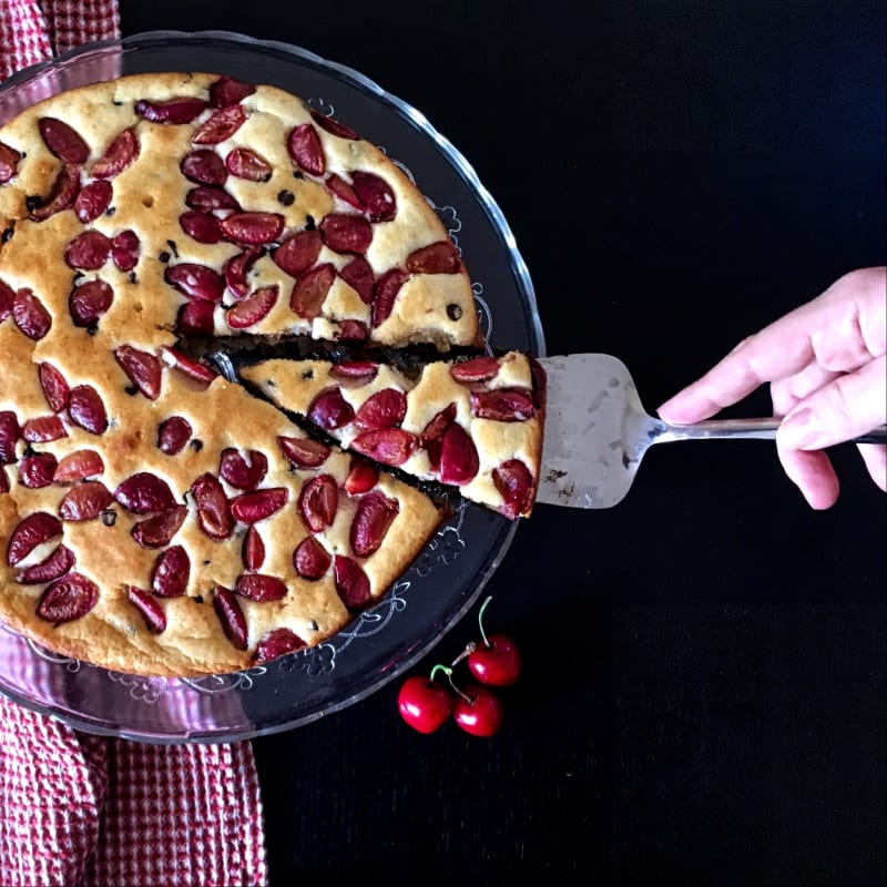 Torta alle ciliegie e cioccolato