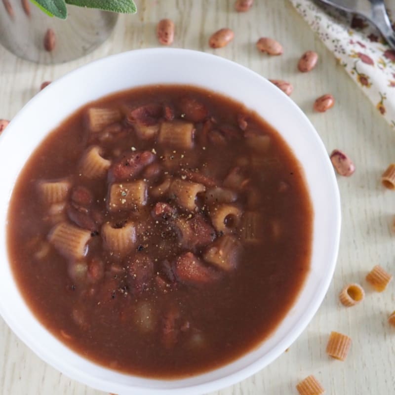 Pasta y frijoles