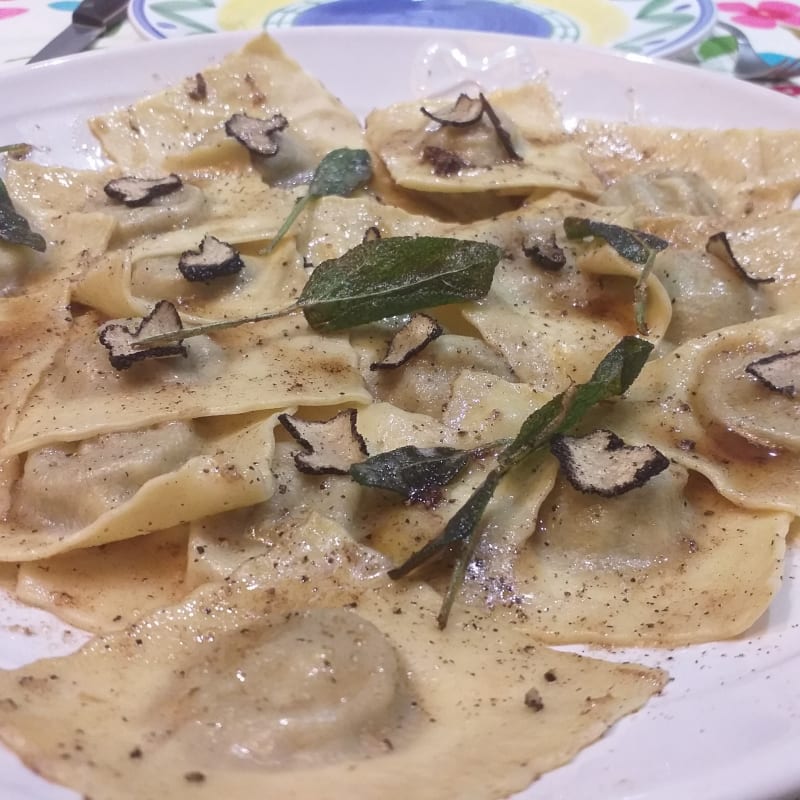 Ravioles de champiñones y trufa negra