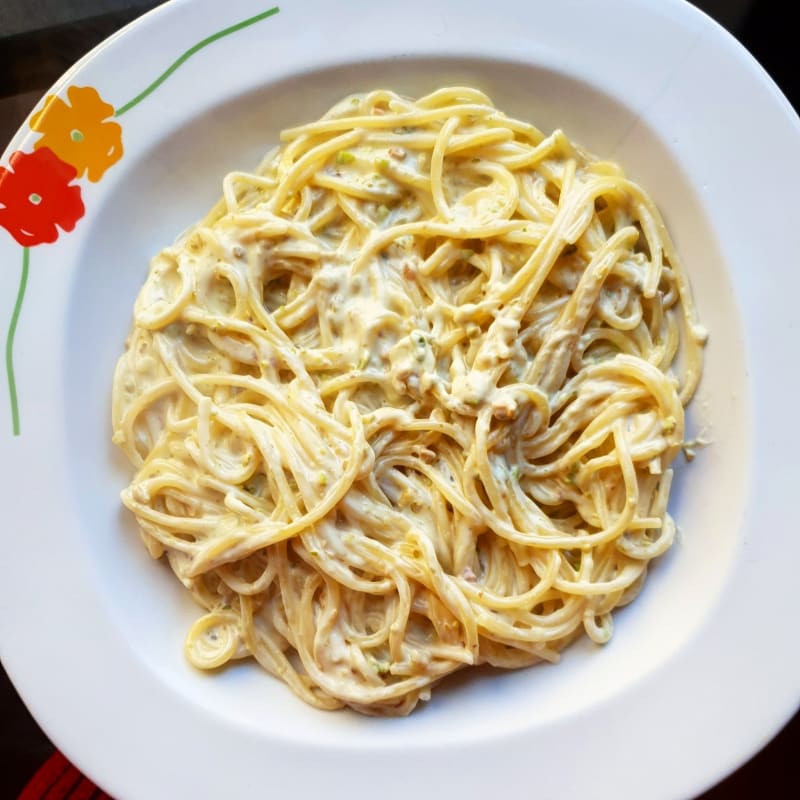 Pasta con crema Philadelphia y pistachos